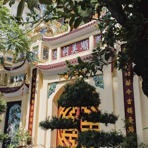 Chinese temple in downtown Hanoi Chinese temple in the city centre of Hanoi Chinese temple in downtown Hanoi Chinese temple in the city centre of Hanoi