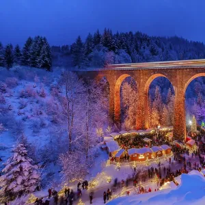 Christmas market in the Ravenna Gorge in the snowy Black Forest