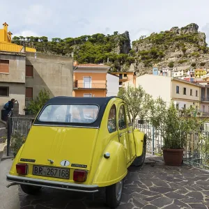 Citroen 2CV, vintage car, Ulassai Citroen 2CV, vintage car, Ulassai