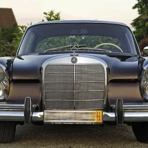 Mercedes 250 SE Classic Car Print, Front View Mercedes 250 SE Classic Car Print, Front View