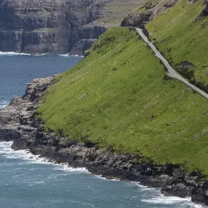 Coastal road to Tjoernuvik or Tjornuvik