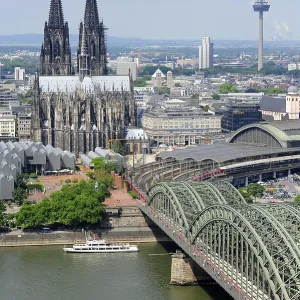 Cologne Cathedral, Museum Ludwig und Hohenzollernbrucke