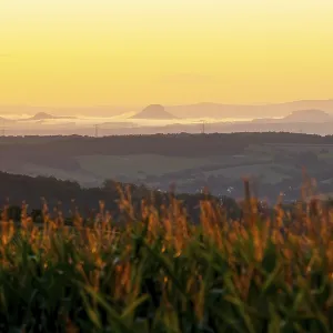 Colour-intensive sunrise towards Saxon Switzerland seen from round