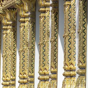 Columns with mosaic decorations (Lai Kranok) Columns with mosaic decorations (Lai Kranok)