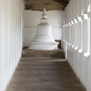 Dambulla cave Buddhist temple complex