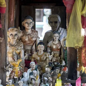 The decorative figure dools arranged inside ghost house