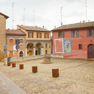 Pinturas murales originales en el centro histórico de Dozza, una pequeña aldea en la provincia de Bolonia.