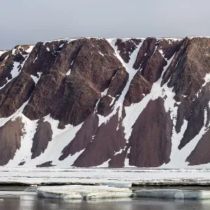 Drift ice, sea ice, sea, mountain range