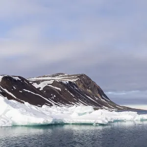 Drift ice, sea ice, sea, mountain range
