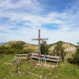 Drone image of the summit cross on the Pitscherberg with a view of the Osterhorn