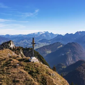 Drone shot, summit cross on the Schwarzer Berg with a view of the Gschirrwand Lammertal and Dachstein massif