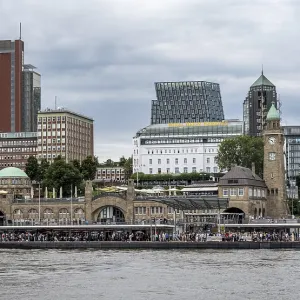 Elbe and St. Pauli Landungsbrucken Elbe and St. Pauli Landungsbrucken