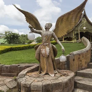 Entrance figure at Wat Sirindhorn Wararam temple Entrance figure at Wat Sirindhorn Wararam temple