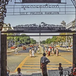 Entrée de la Pagode Sule à Rangoon, Yangon, Birmanie, Myanmar, Asie 1982