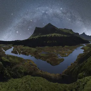 Découvrez la beauté éblouissante du ciel nocturne de l'Islande.