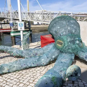 Figure of an octopus, filled with PET bottles