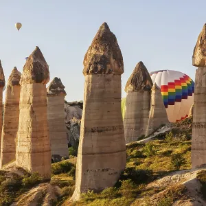 Flying balloons over unbelievable Love valley