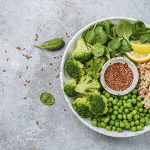 Salade de quinoa et légumes verts. Salade de quinoa et légumes verts.