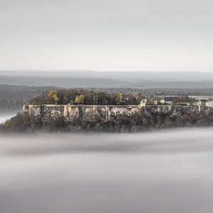 Fortress Konigstein im Nebel Fortress Konigstein im Nebel