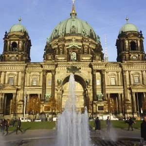 Fountain in front of the Berlin Cathedral