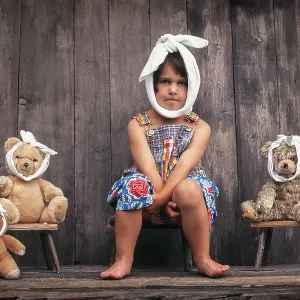 Four-year girl and teddy bears with toothache
