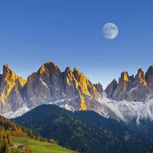 Geislergruppe in the evening light with moon