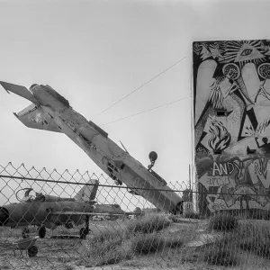 Germany, Berlin, 12.8.1992, installations by British scrap artists in the Spreebogen