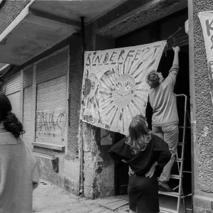 Germany, Berlin, 12.9.1992, courtyard festival at RaumerstraBe 33