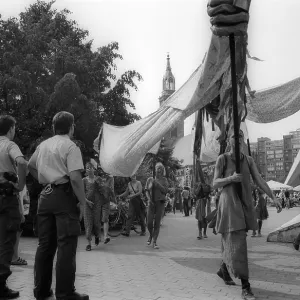 Germany, Berlin, 1.8.1992, Wise Fool Puppet Intervention