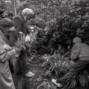 Germany, Berlin, 31.8.1992, at the grave of Ernst bush (behind his house in the cemetery) Pankow III cemetery