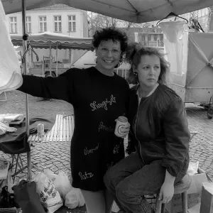 Germany, Perleberg, 30.04.1992, Market stall on the market square of Perleberg, two saleswomen, Europe