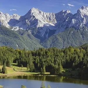 Geroldsee, behind it the Karwendel Mountains Geroldsee, behind it the Karwendel Mountains
