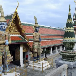 Giant Demons guarding Bangkok's Wat Pra Kaeo Tempel Giant Demons guarding Bangkok's Wat Pra Kaeo Tempel