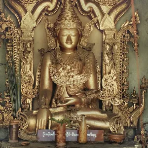 La statue d'or du Bouddha à Sule Pagoda, Rangoon, Yangon, Birmanie, Myanmar, Asie 1982