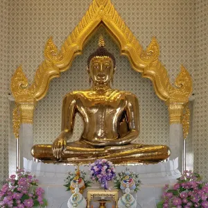Golden Buddha, solid gold Buddha statue in Phra Maha Mondop