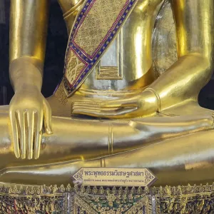 Golden Buddha statue, Bhumispara-mudra Golden Buddha statue, Bhumispara-mudra