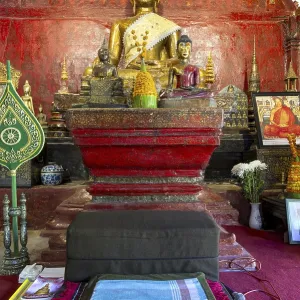 Golden Buddha statue, Bhumispara-mudra