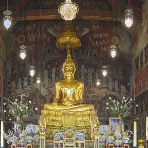 Golden Buddha statue with Bhumispara mudra Golden Buddha statue with Bhumispara mudra