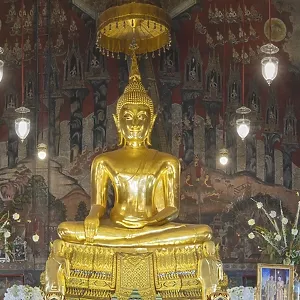 Golden Buddha statue with Bhumispara mudra Golden Buddha statue with Bhumispara mudra