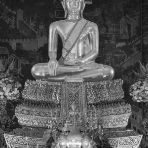 Golden Buddha statue, Bhumispara mudra