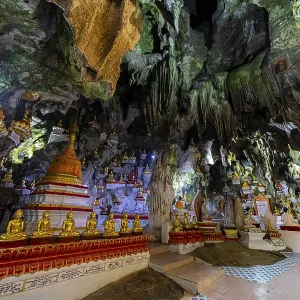 Golden Buddha statues, Pindaya cave Golden Buddha statues, Pindaya cave