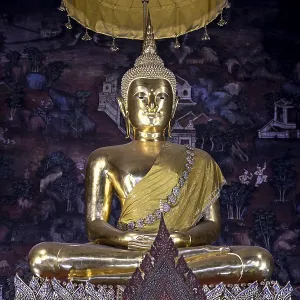 Golden Buddha in Wat Pho, Temple of the Reclining Buddha