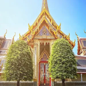 Golden entrance to the beautiful Buddhist temple in Bangkok Golden entrance to the beautiful Buddhist temple in Bangkok