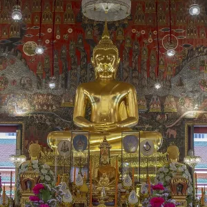 Golden meditating Buddha at Wat Saket Golden meditating Buddha at Wat Saket