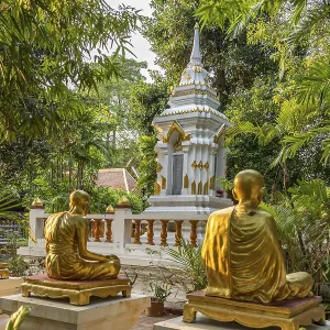 Golden statues of monks in the garden of the Buddhist temple complex Wat Phra Singh Golden statues of monks in the garden of the Buddhist temple complex Wat Phra Singh