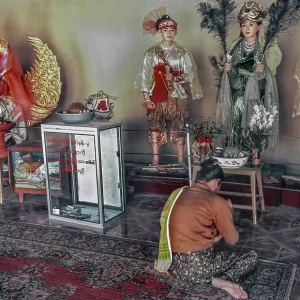 Good spirits, Nats, at Manuha Temple