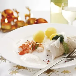 Halibut roulade with a ribbon made of leek