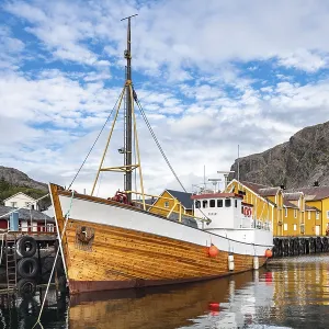 Harbour with fishing boat, Rorbu cabins