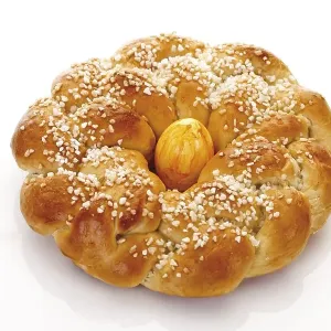 Hefekranz, German pastry with yellow easter egg