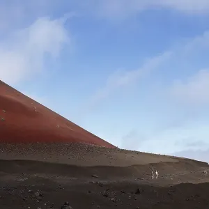 Hiking trail on Montana Colorada volcano